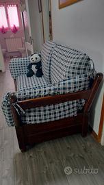 divano in stoffa con struttura in legno massiccio 