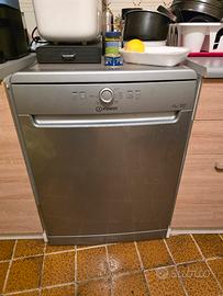 Lavastoviglie Indesit