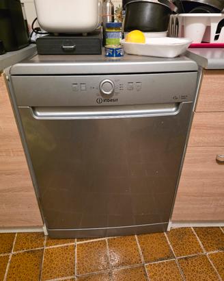 Lavastoviglie Indesit