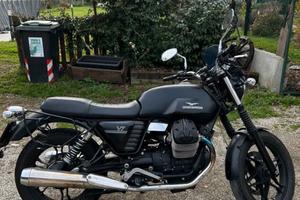 Moto Guzzi v7 Stone