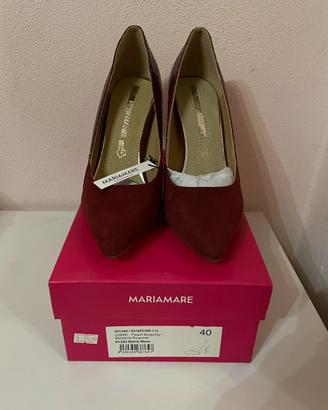 Scarpe in velluto rosso con tacco fino