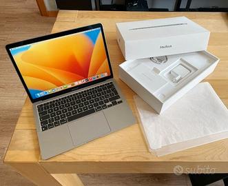 Macbook pari al nuovo con scatola