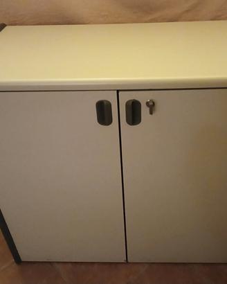 Mobiletto archivio con sua chiave