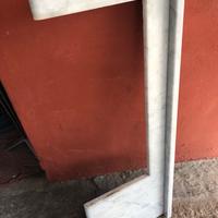 Top in marmo carrara per mobile bagno.