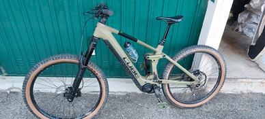E-bike cube r-race