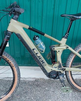 E-bike cube r-race