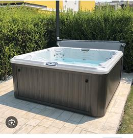 Vasca idromassaggio Jacuzzi modello j-235