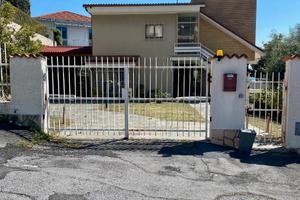 Villa Bifamiliare con giardino