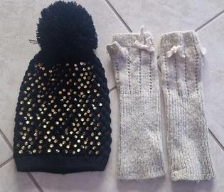 Cappello con strass e guanti in lana