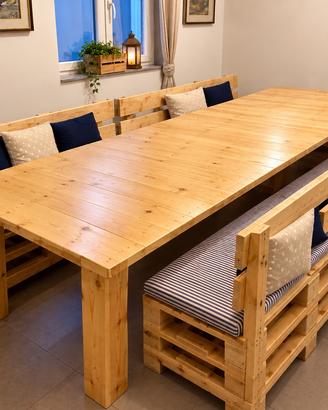 Tavolo artigianale in legno con 4 panche e cuscini