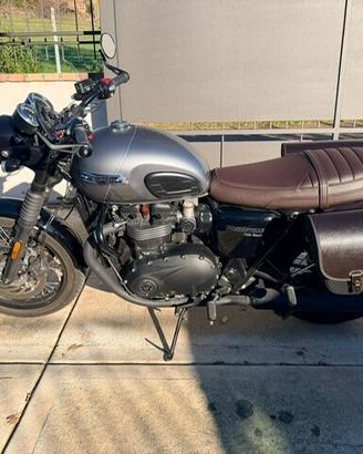 Triumph Bonneville T120 BLACK