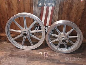 Cerchi in lega Harley-Davidson 9 razze grigi