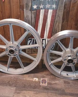 Cerchi in lega Harley-Davidson 9 razze grigi