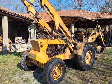 Trattore Nuffield 470 con pala caricatrice