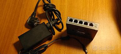 Switch Ethernet TP-Link  POE - TL-SF1005P