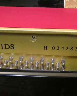 Pianoforte YAMAHA YU 121 nero