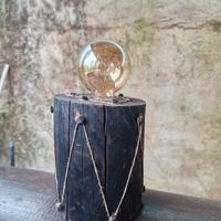 Lampada artigianale in legno di pino stile rustico