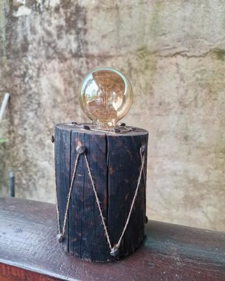 Lampada artigianale in legno di pino stile rustico