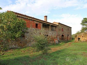 Rustico / Casale di 460 m² con 5 locali e box auto