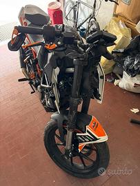 KTM duke 125 incidentato