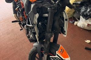 KTM duke 125 incidentato
