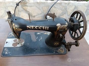 Macchina da cucire necchi