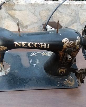Macchina da cucire necchi