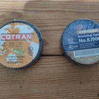 Nastro isolante e fascette di plastica.