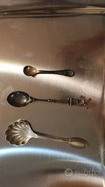 Cucchiaini souvenir e decorativi da collezione
