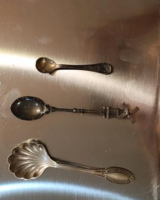 Cucchiaini souvenir e decorativi da collezione