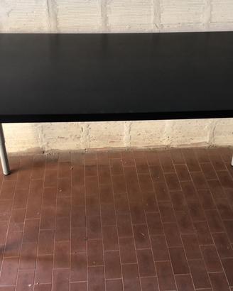 Tavolo di altezza regolabile