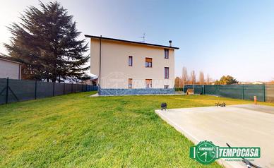 VILLA PLURIFAMILIARE CON AMPIO GIARDINO!!!