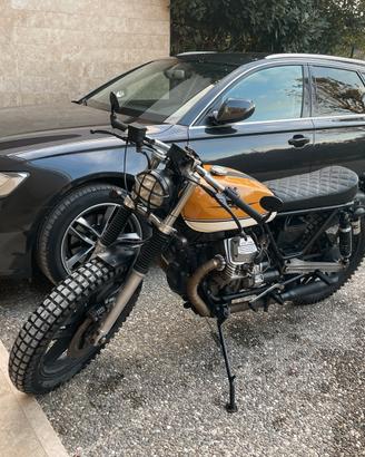 Moto guzzi v650 cafe racer