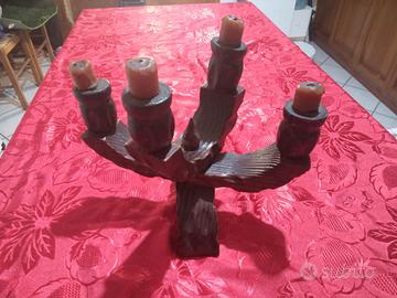Candelabro in Legno Massiccio Intagliato a Mano –