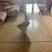 Elegante tavolo in vetro con base in marmo