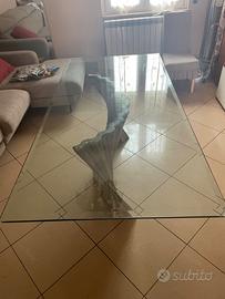 Elegante tavolo in vetro con base in marmo