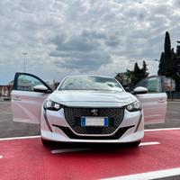 Peugeot e-208 allure pack