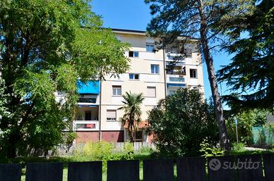 Monfalcone:appartamento, cantina e rimessa