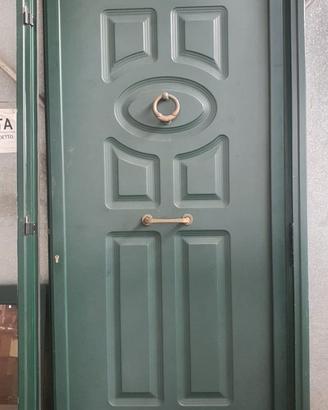 Portoncino ingresso.