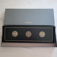 Vassoio laccato con intarsi in madreperla 