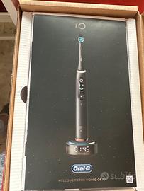 Spazzolino elettrico Oral B, io 10