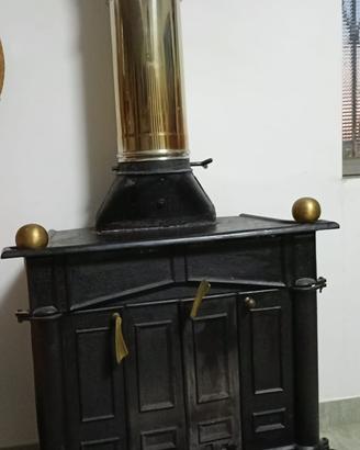 Stufa a legna Franklin in ghisa