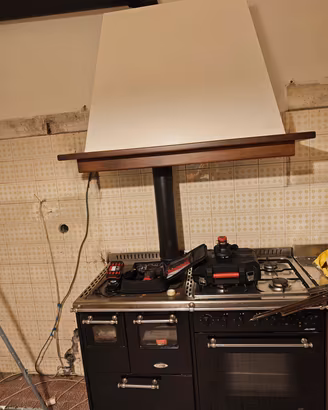 Stufa a legna con cucina economica.