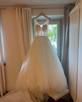 Abito da sposa elegante e raffinato