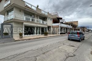 Locale commerciale su due livelli