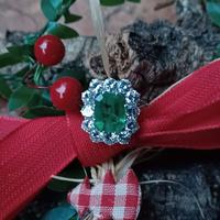 Anello con smeraldo e diamanti