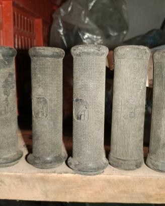 manopole nere vespa 50 logo piaggio rettangolare n