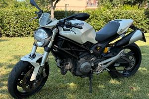 Ducati Monster 696