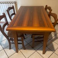 Tavolo in legno + 4 sedie