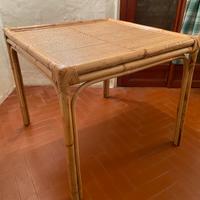 Tavolo quadrato in bambù e vimini